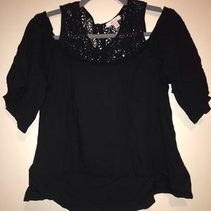 Ella Moss cold-shoulder black short sleeve blouse